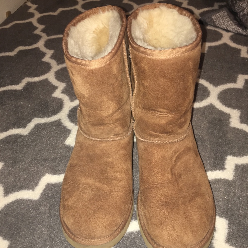 Women’s Tan UGGS 8